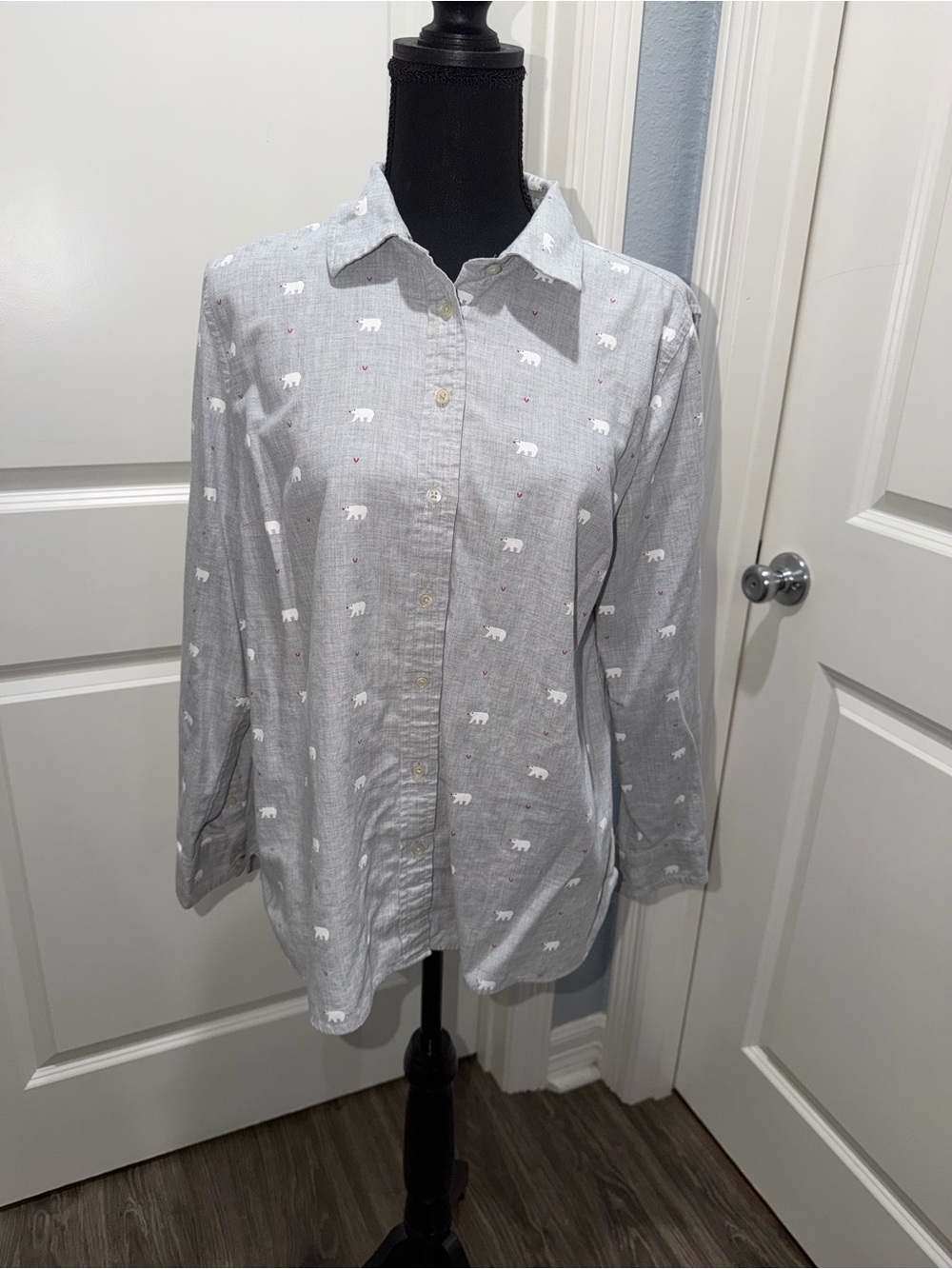 Light Gray Button-Up Shirt with White Bear Print size large